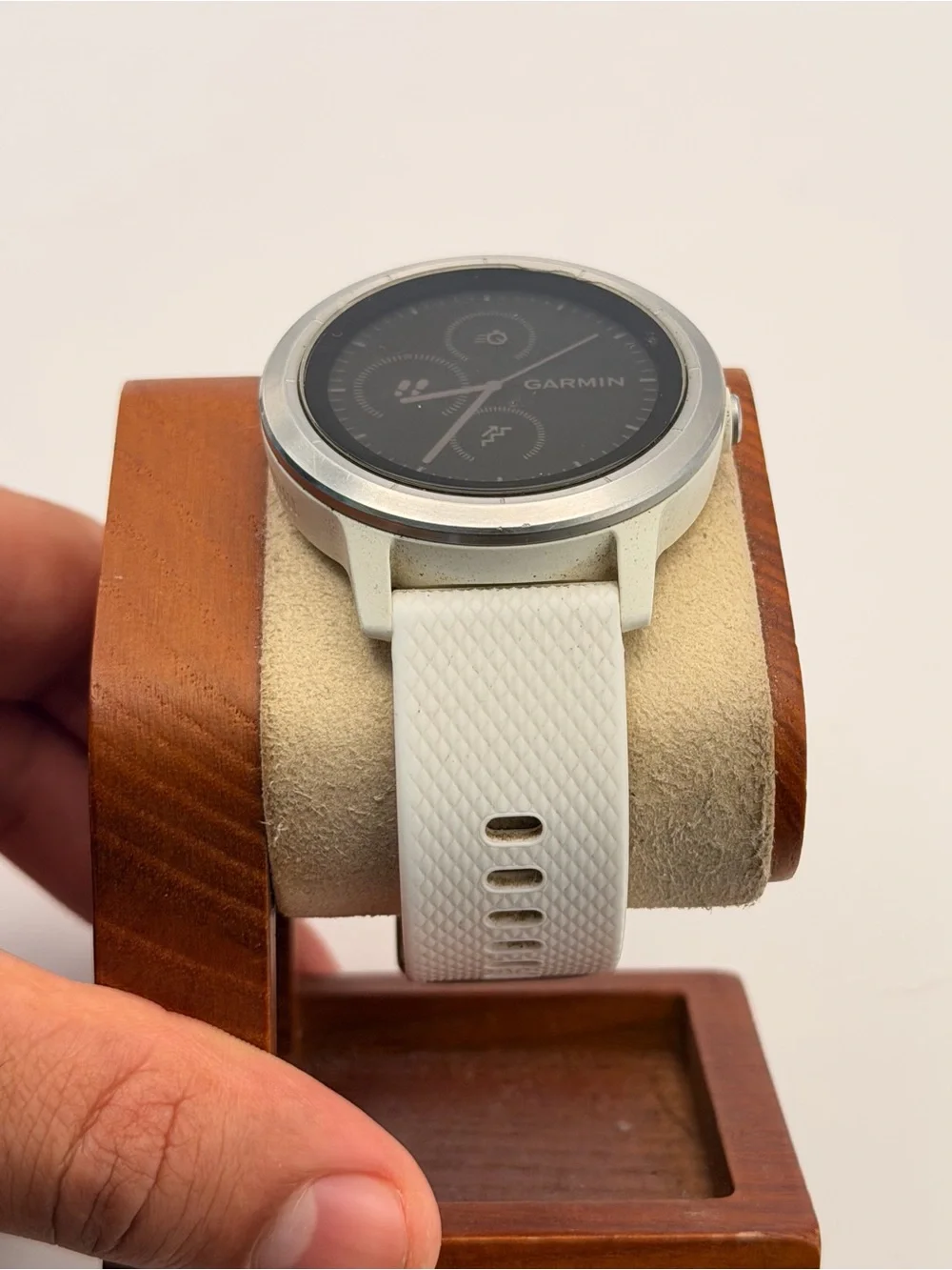 Garmin Vivoactive 3, Tested, Screen protector, Rare color, Charger included, whi